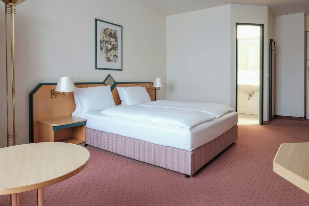 Superior Room, 1 Queen Bed - Photo 9
