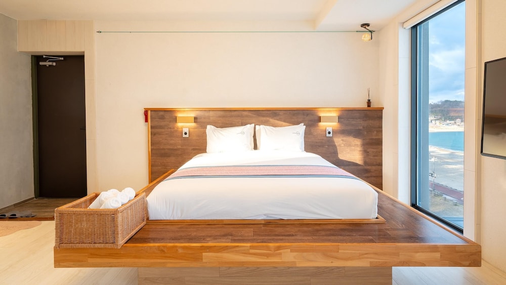 Basic Room, 1 Bedroom (301(Pool Not Available))