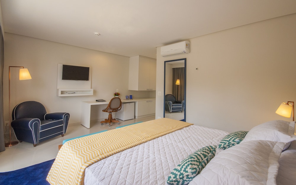 Superior Room, Multiple Beds, Partial Sea View photo 3