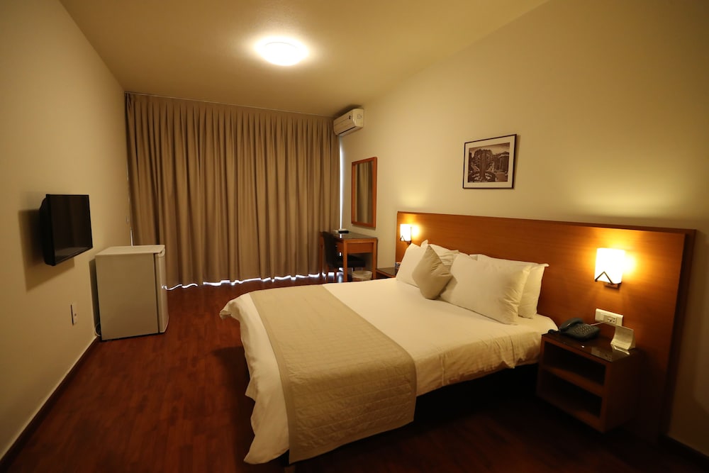 Standard Room, 1 Queen Bed, Pool View photo 1