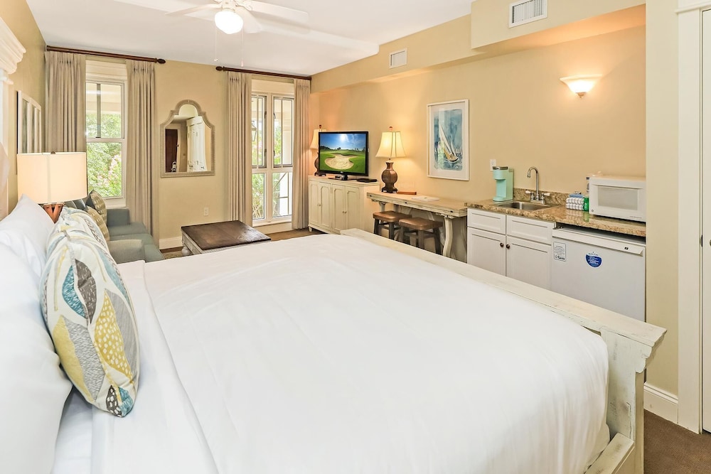 Studio, 1 King Bed With Sofa Bed (Grand Sandestin 2210) photo 3