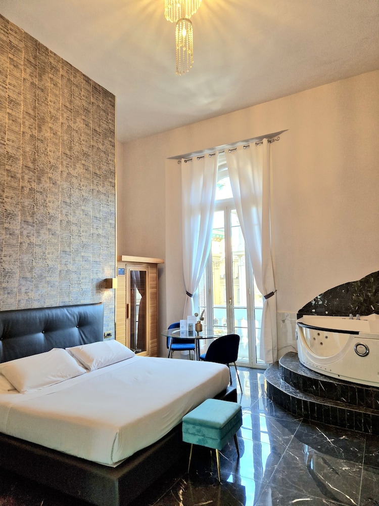 Luxury Room, Sauna and Hot Tub