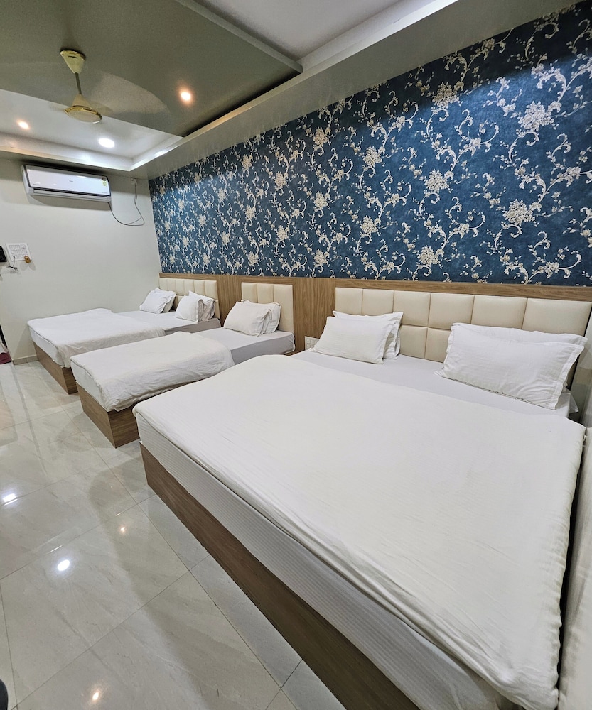 Luxury Family Room photo 3