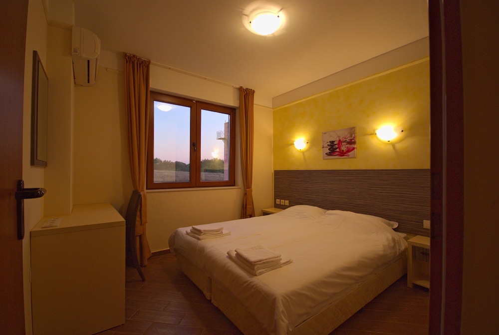 Apartment, 2 Bedrooms, Balcony, Sea View photo 3