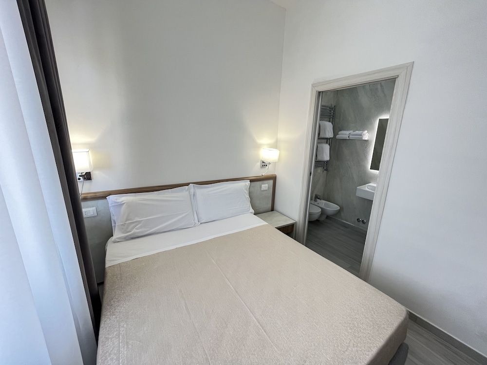 Classic Double or Twin Room photo 3