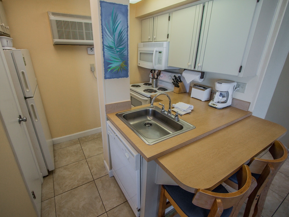 Condo, 1 Bedroom, Balcony, Ocean View (Windward) photo 3