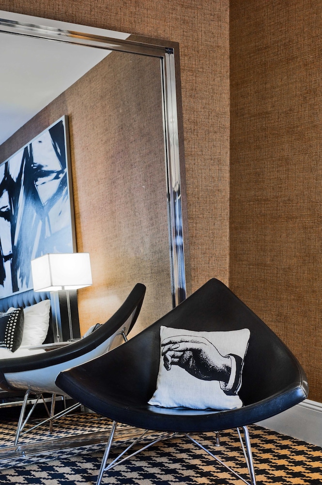 Superior Room, 1 Queen Bed, Accessible - Photo 2