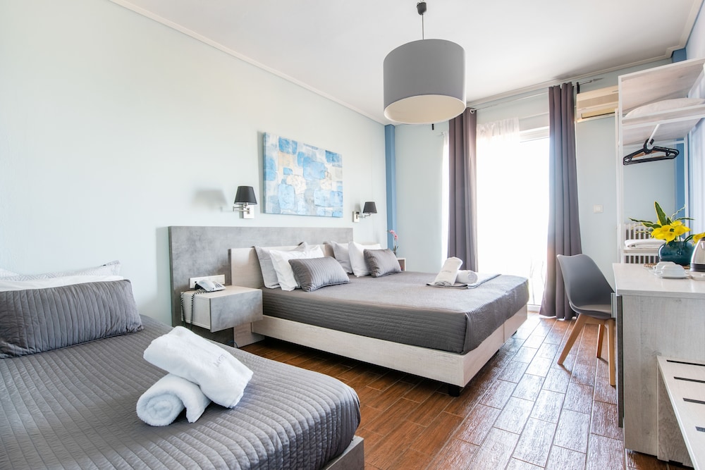 Economy Triple Room - Photo 7