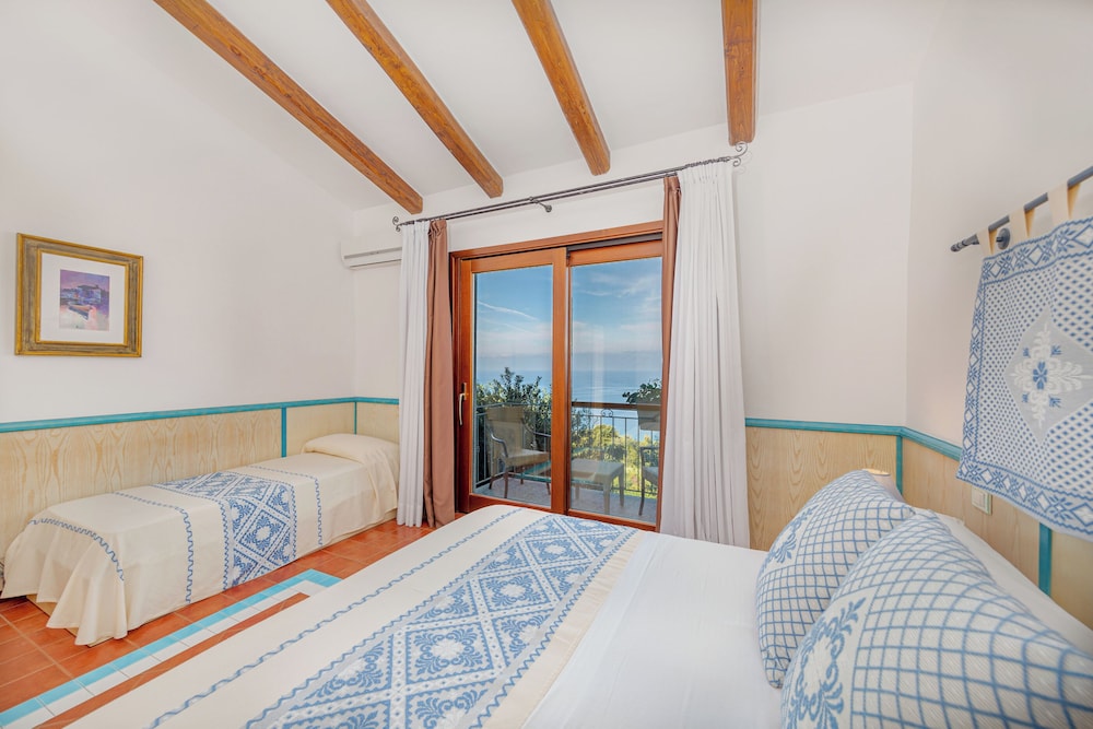 Comfort Triple Room, Partial Sea View - Photo 1