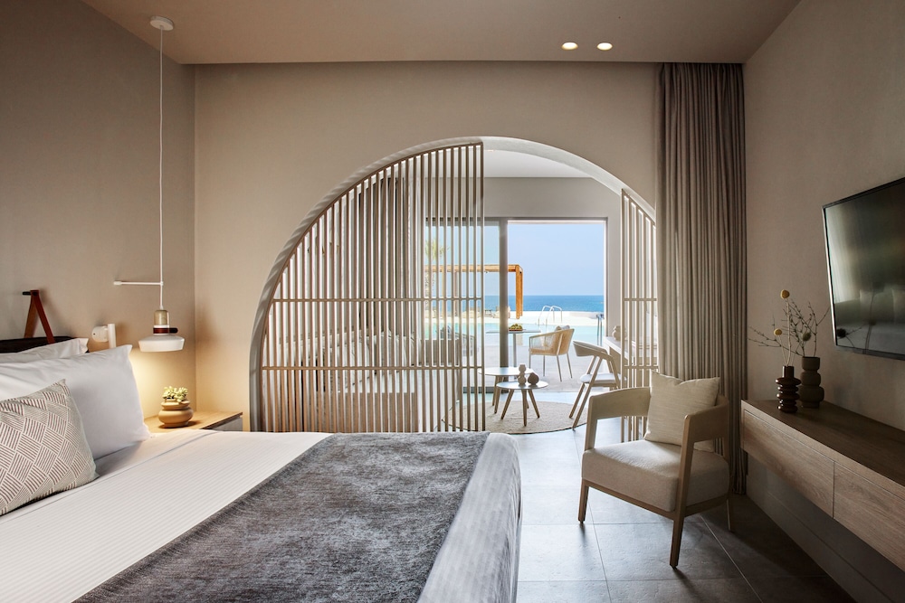 Junior Suite with Sharing Pool & Sea View