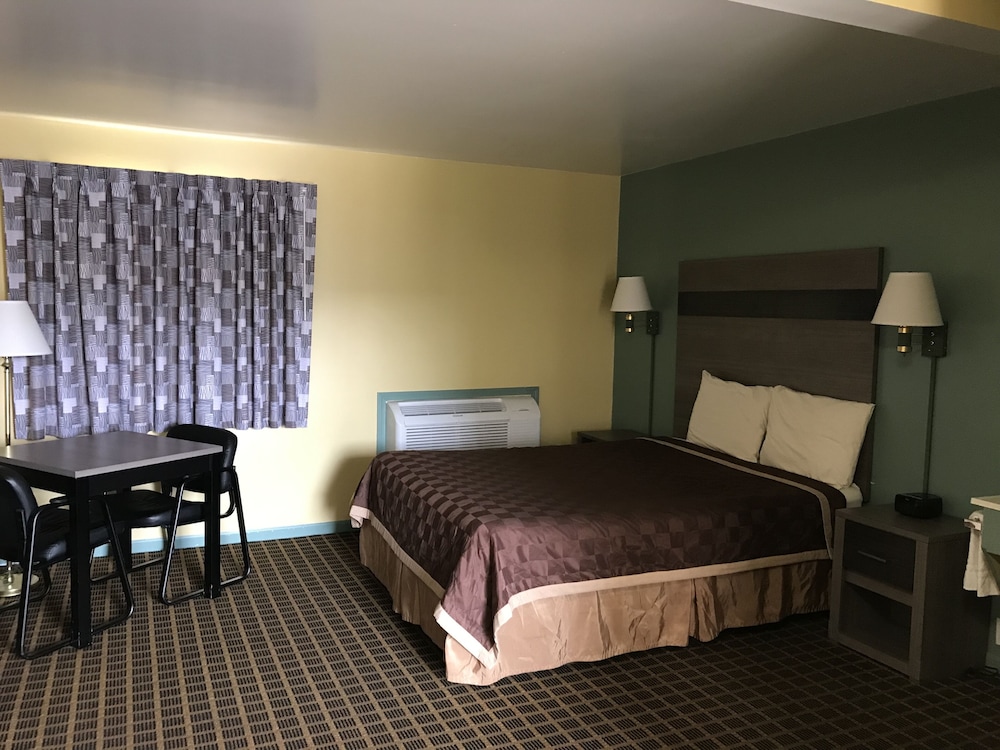Standard Room, 1 Queen Bed photo 1