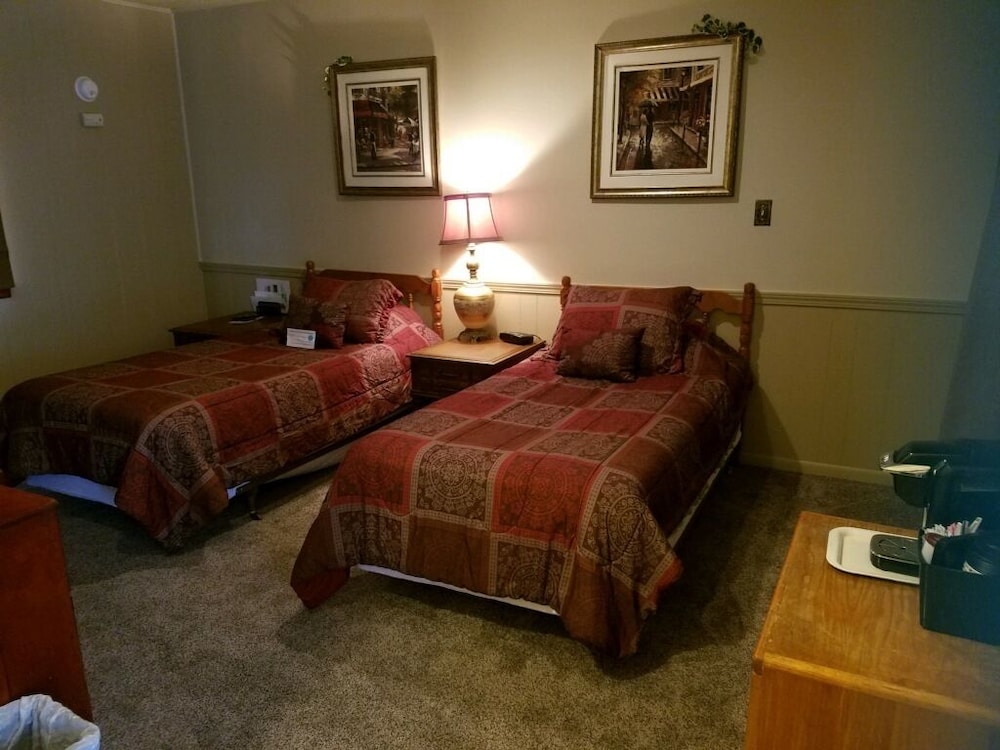 Economy Double or Twin Room, 2 Twin Beds, Non Smoking, Refrigerator & Microwave photo 1