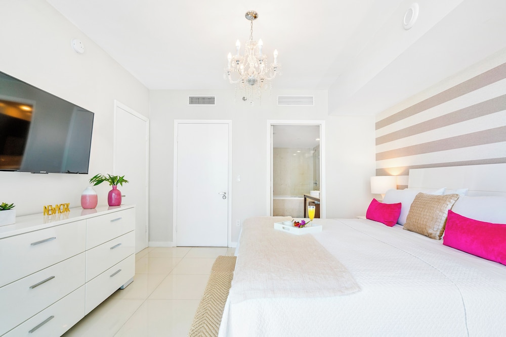 Boutique Apart, 1 King & Sofa Bed, Sauna, River/City Views, Balcony2607