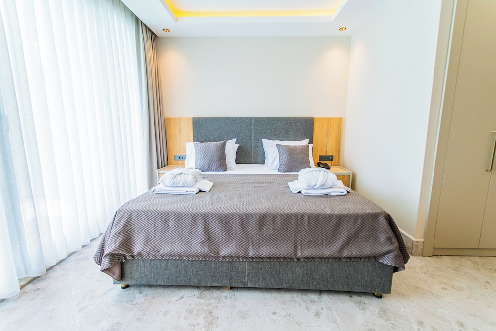 Duplex Swimup Suite - Photo 3