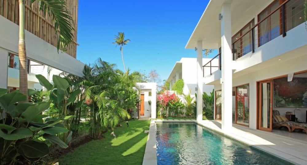 Villa Heliconia, 3 Bedrooms, Private Pool photo 2