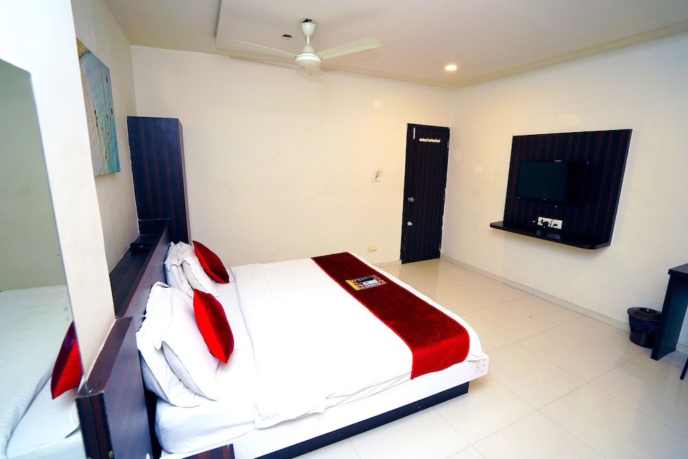 Deluxe Room - Photo 3