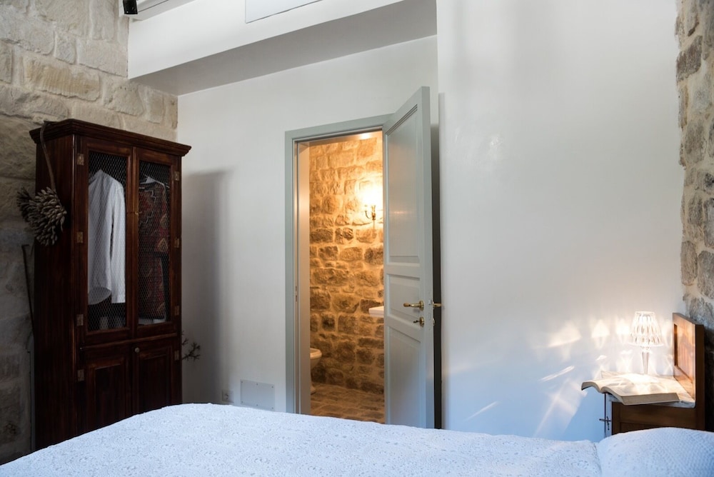 Double Room, Ground Floor (Carmine) photo 3