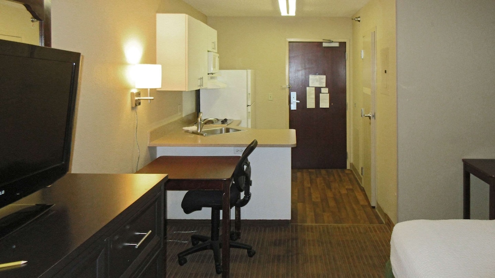 Suite, 1 Queen Bed, Non Smoking (Efficiency) - Photo 5