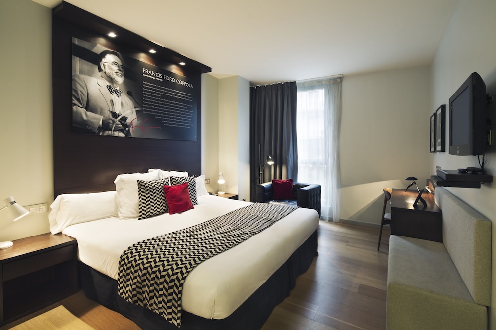 Standard Double Room - Photo 10
