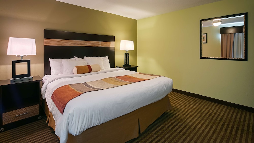 Standard Room, 1 King Bed, Accessible, Non Smoking photo 2
