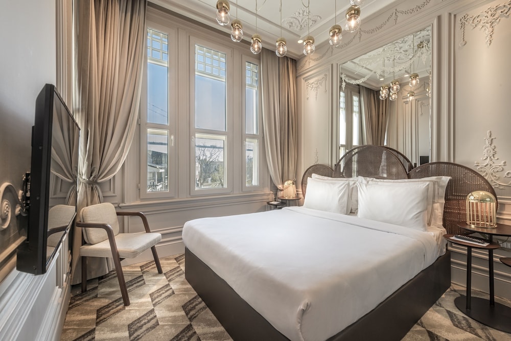 Deluxe Bosphorus Suite, Partial Sea View