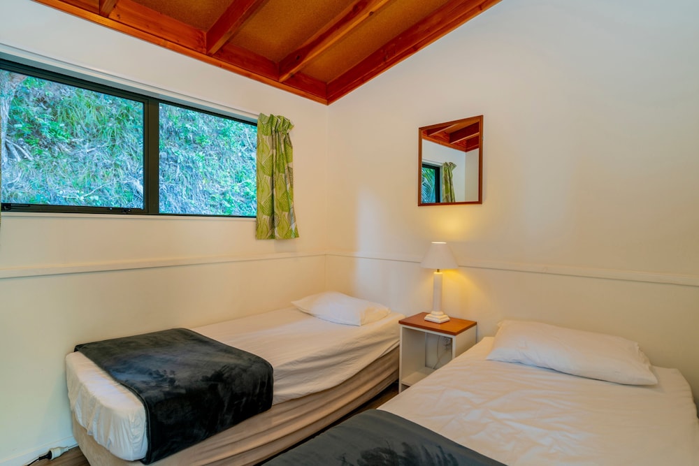 Two Bedroom Cabin - Photo 5