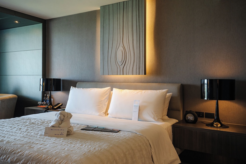 Grand Suite, 1 Bedroom, Golf View (Balcony) thumbnail 5