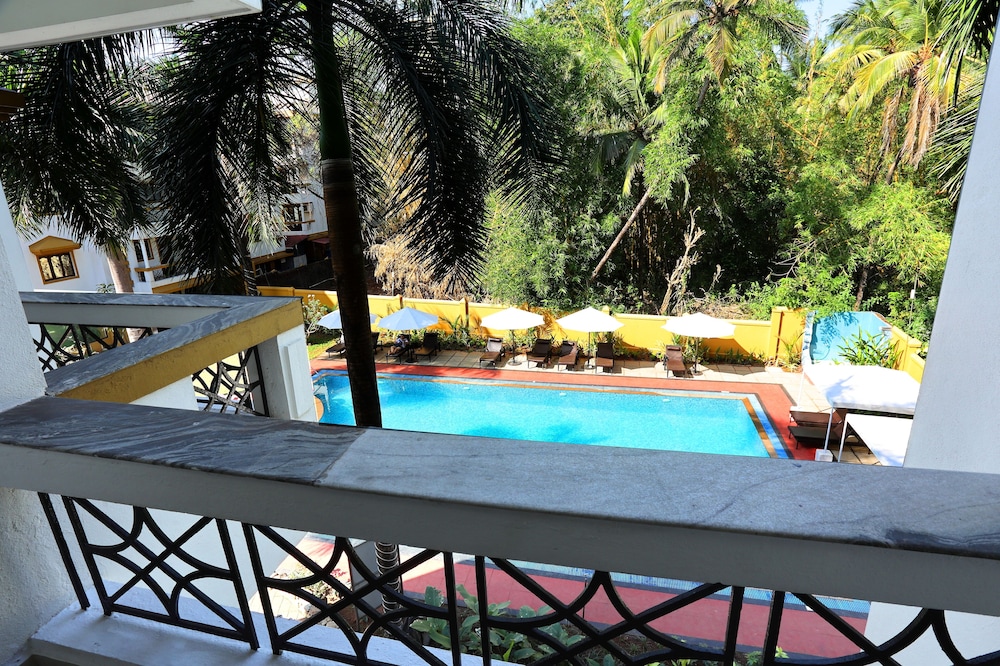Luxury Room, Pool View - Photo 10