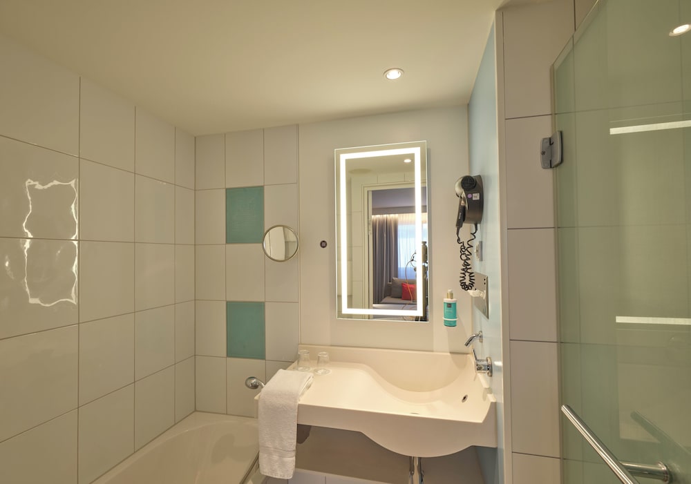 Standard Twin Room, 2 Twin Beds - Photo 3