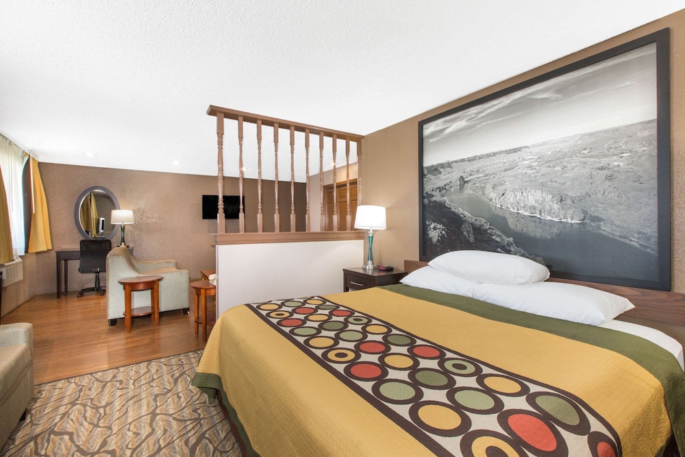 Studio Suite, 1 King Bed with Sofa bed, Non Smoking, Refrigerator - Photo 1