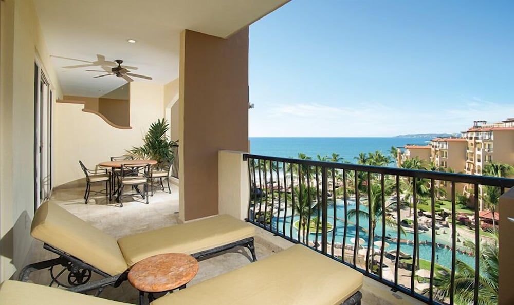 Signature Suite, Pool View