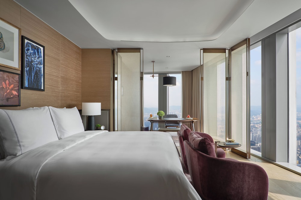 Deluxe Room, 1 King Bed, River View - Photo 10