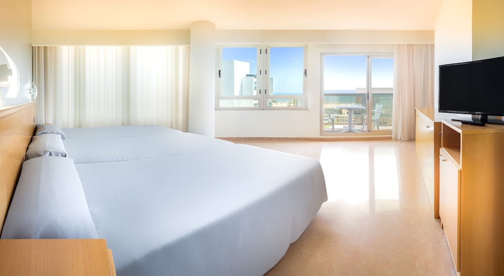 Triple Room, Balcony, City View (3 Adults)
