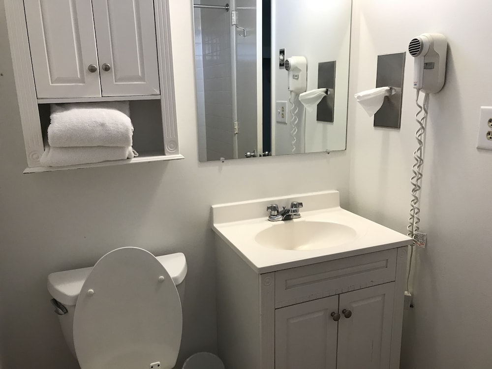2 Double Beds, Upper Level, Mountain View photo 3