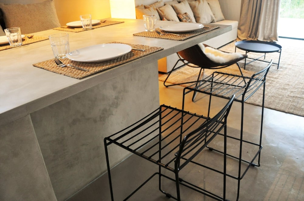Design Studio, 2 Bedrooms, Refrigerator, Garden View photo 3