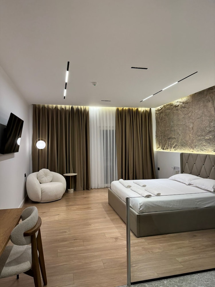 Luxury Suite photo 2