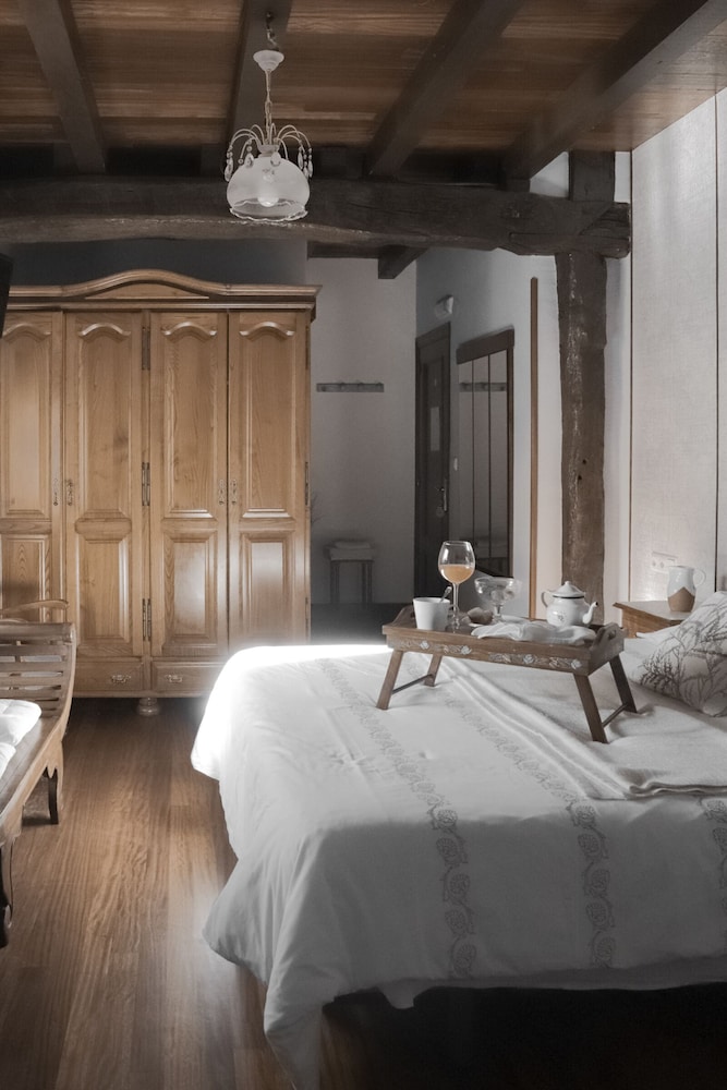 Basic Quadruple Room photo 2