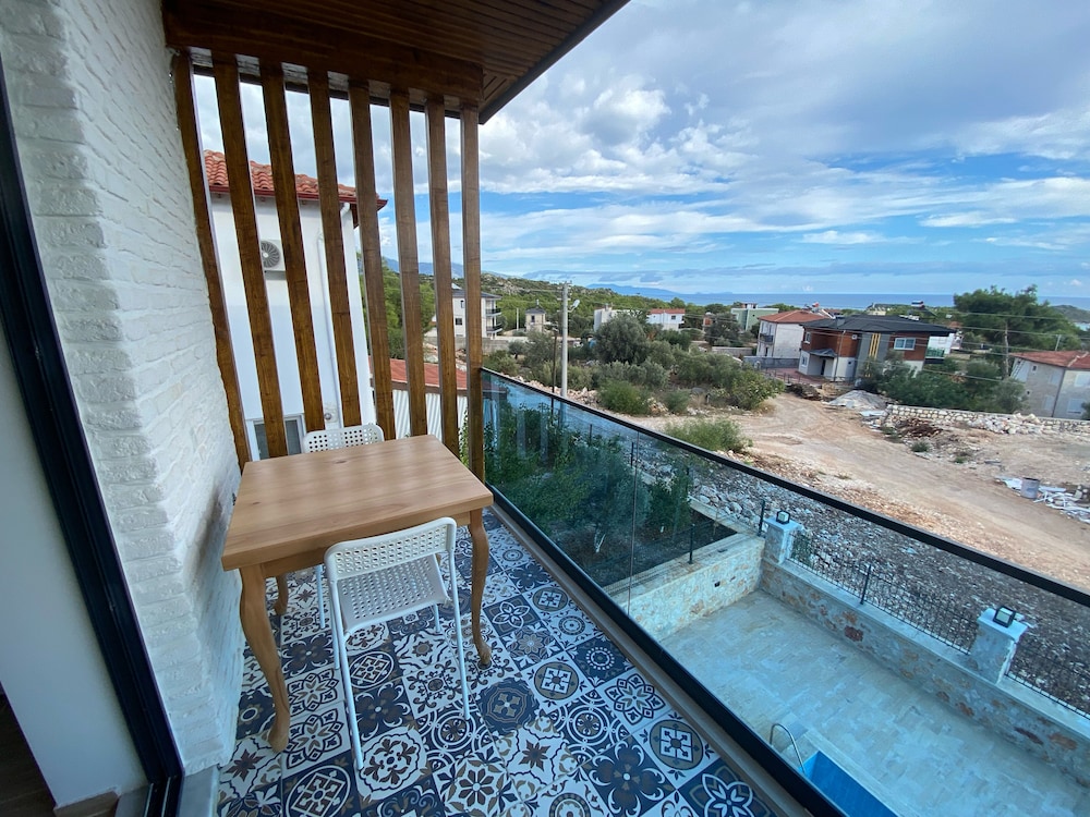 Classic Apartment, Balcony, Sea View photo 3