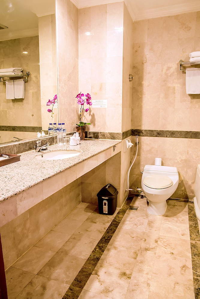 Executive Suite - Photo 4