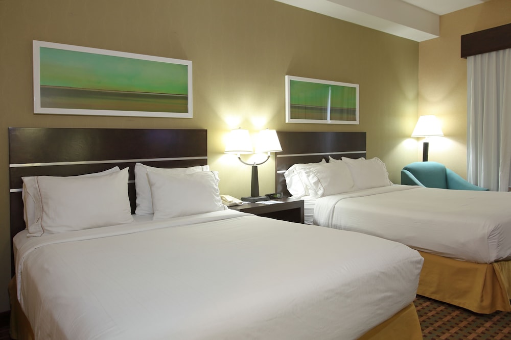 Standard Room, 2 Queen Beds - Photo 9