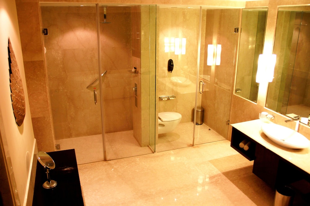 Room, 1 King Bed (Grand Luxury) - Photo 8