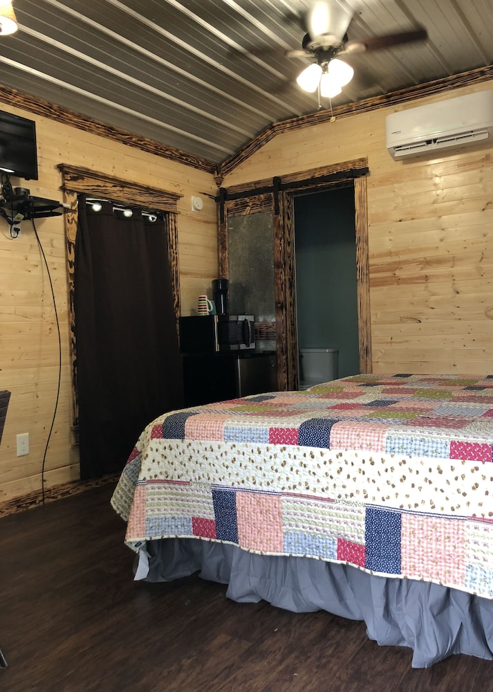 Basic Cottage, 1 King Bed, Lake View photo 1