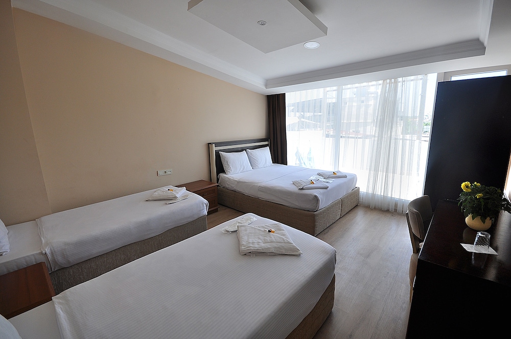 Deluxe Quadruple Room, Balcony, Partial Sea View photo 1