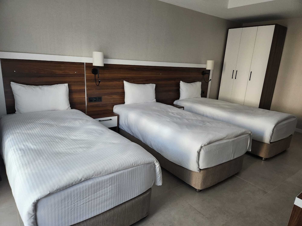 Standard Quadruple Room, Private Bathroom, City View photo 1