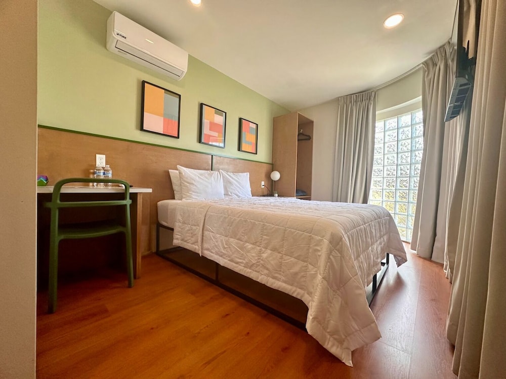 Comfort Room, 1 Queen Bed