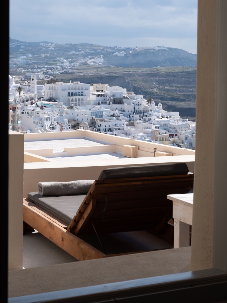 Cliff Suite, Caldera View, Outdoor Hot Tub (for 2) - Photo 13