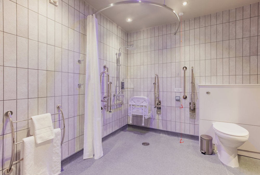 Standard Double Room, Roll-in Shower