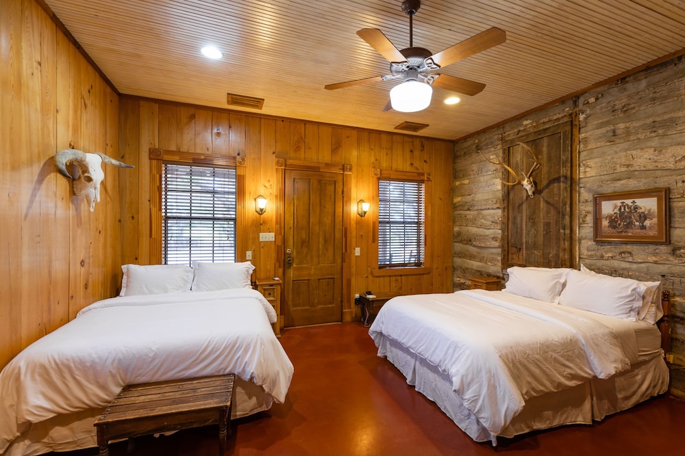 Premium Cabin, 2 Queen Beds, Garden Area photo 3