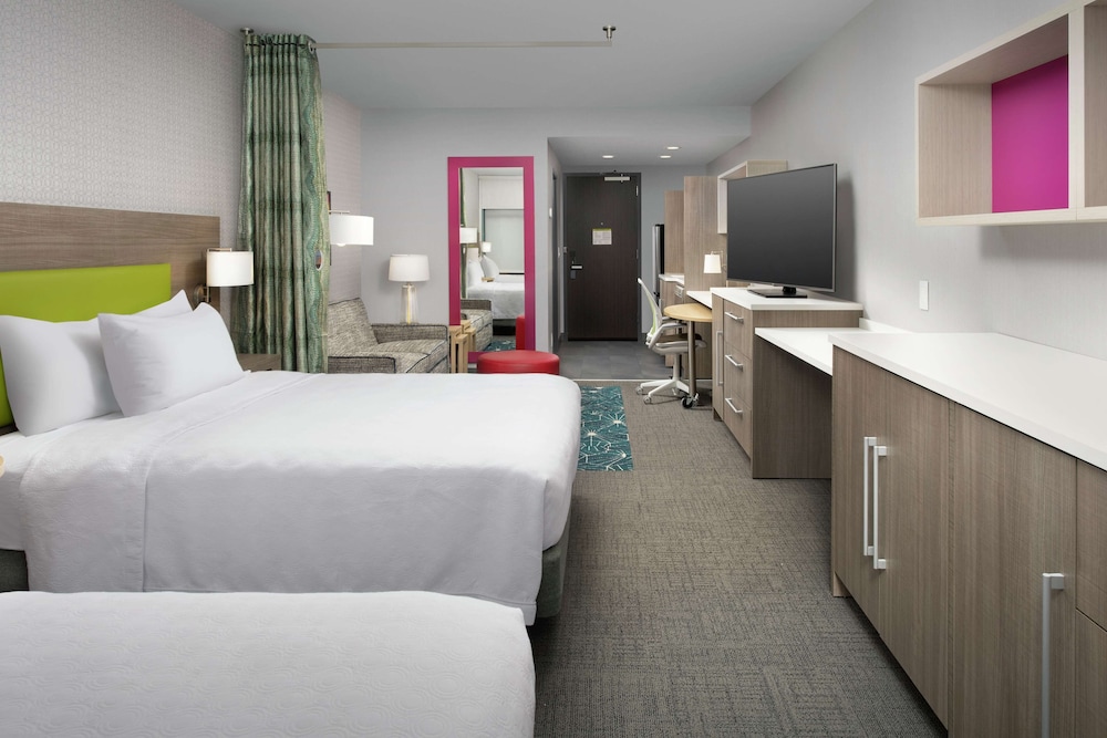 Studio, 2 Queen Beds, Accessible (Roll-In Shower, Mobility & Hearing)