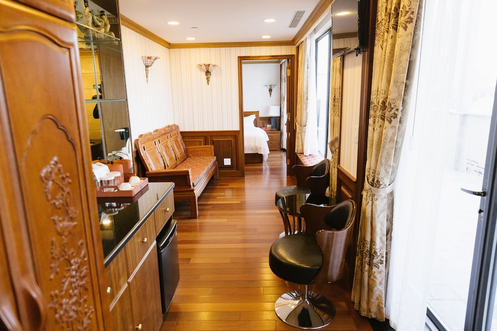 Deluxe Penthouse, 1 King Bed, Balcony